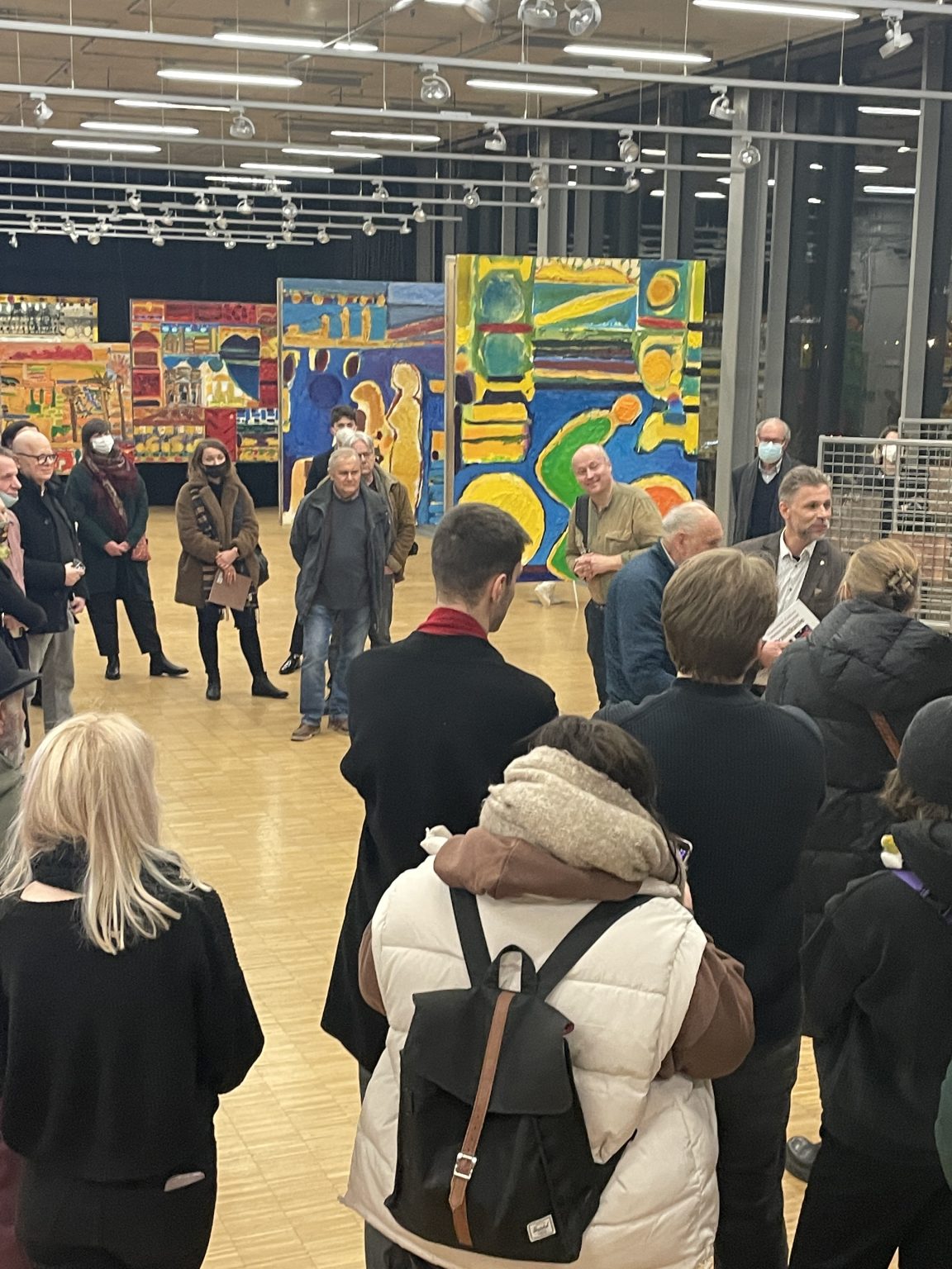 Zdjęcie z otwarcia wystawy Przenikanie w Galerii Punkty w 2022 roku