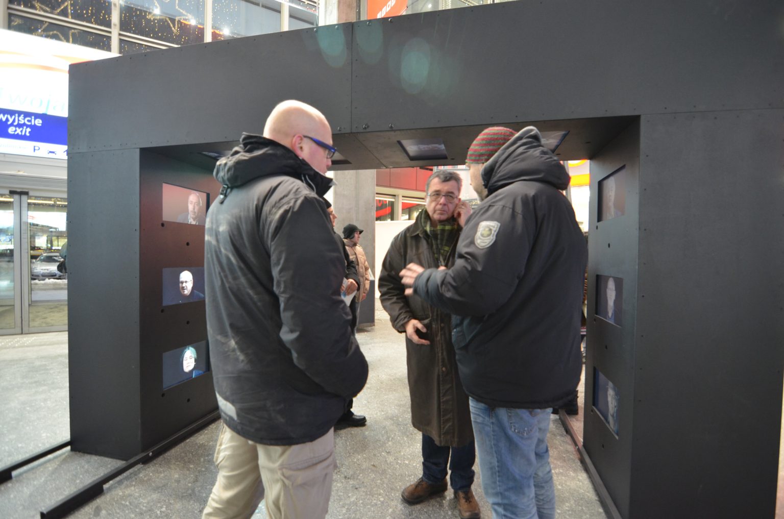 A.Kokosza, wideoinstalacja, KONIEC ŚWIATA KONIEC SZTUKI 2012