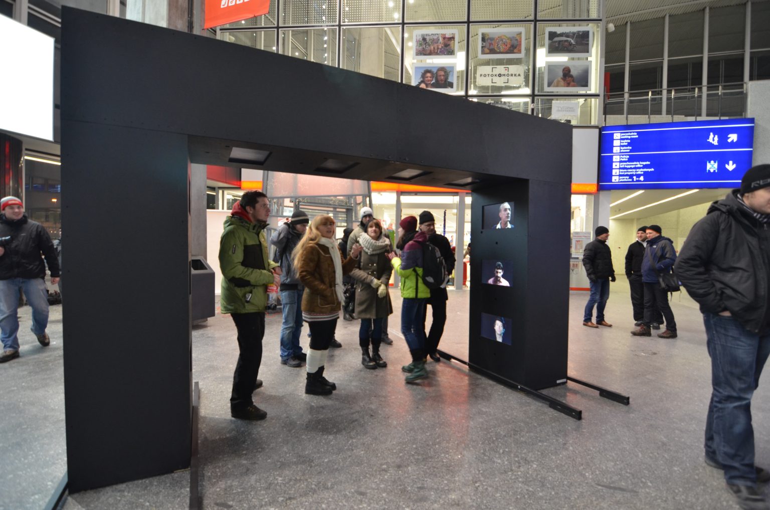 A.Kokosza, wideoinstalacja, KONIEC ŚWIATA KONIEC SZTUKI 2012