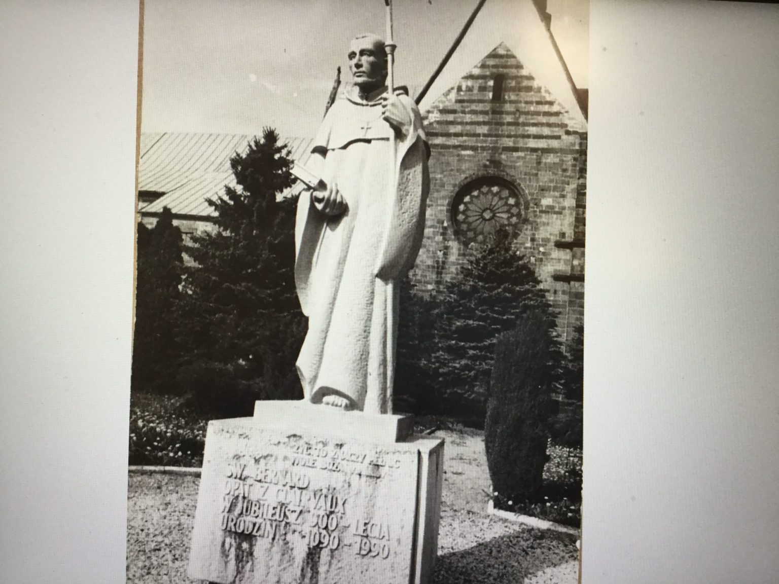 St. Gruszka, Pomnik Św. Bernarda, Opactwo Cystersòw, piaskowiec, 1990