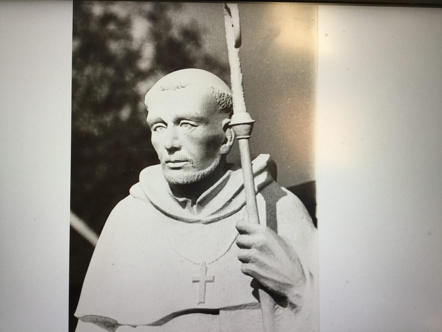 St. Gruszka, Pomnik Św. Bernarda zbliżenie