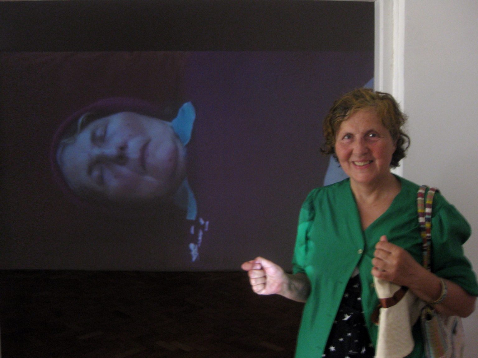 A pani Małgosia śpi, Fundacja Sztuczna 2010 dwukanałowa instalacja video + instalacja dźwiekowa