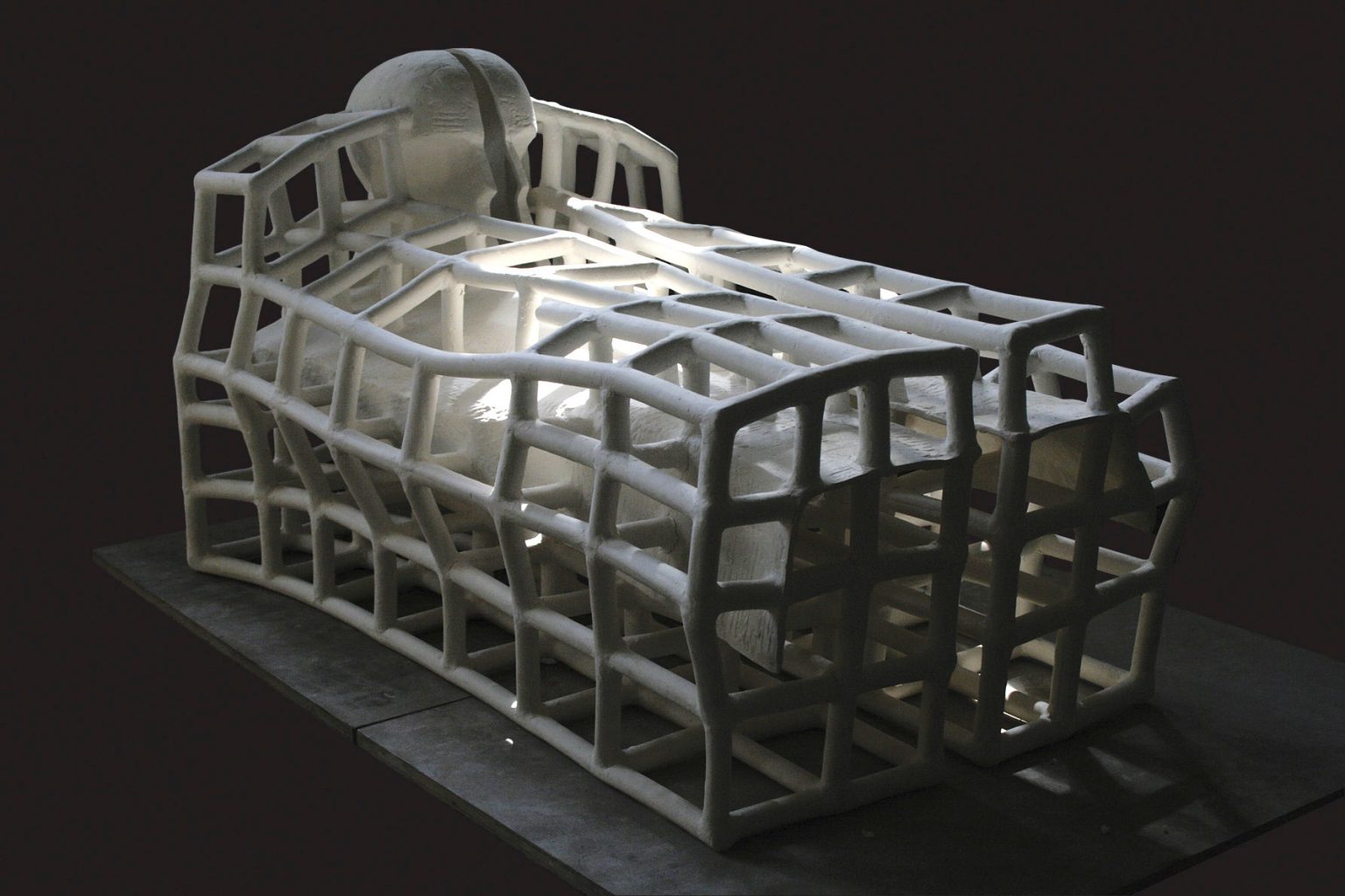 S.Brach, Sarkofag, porcelana , 2012