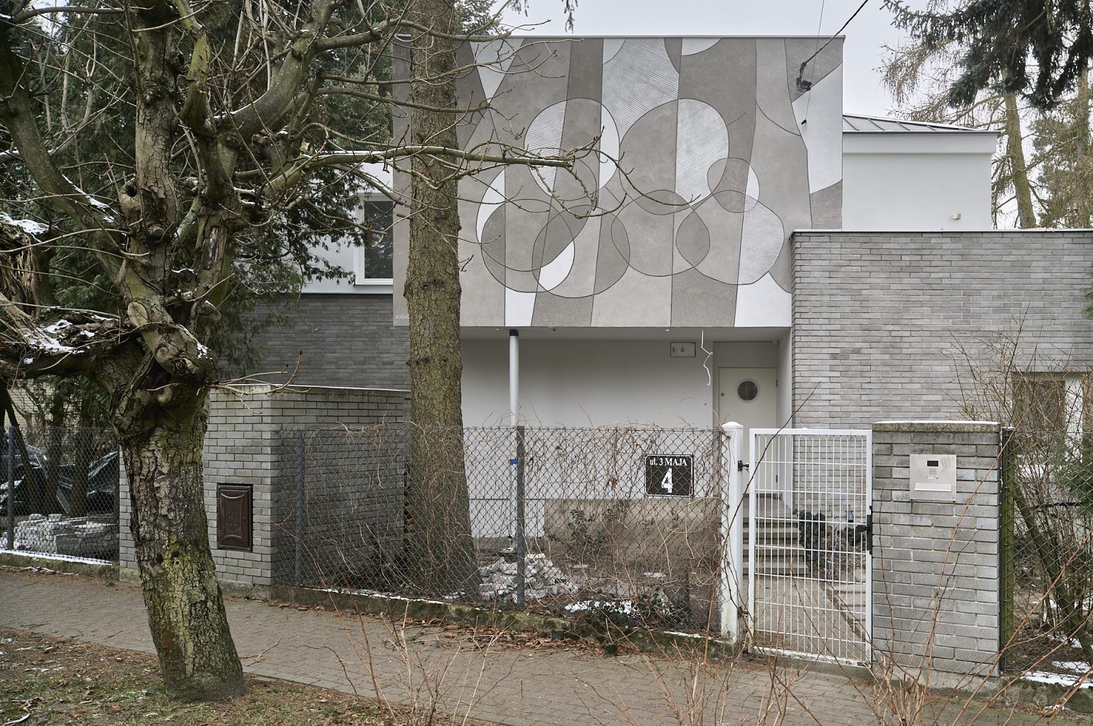 Marcin Bogusławski - sgraffito - 400 x 500 cm, al. 3-go Maja Komorów.