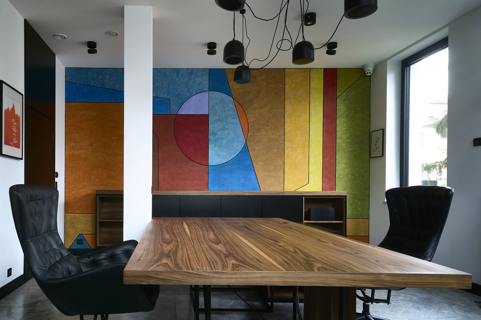 Marcin Bogusławski, sgraffito łączone z techniką krzemianową, 300 x 487cm, ul. Goplańska, Warszawa.