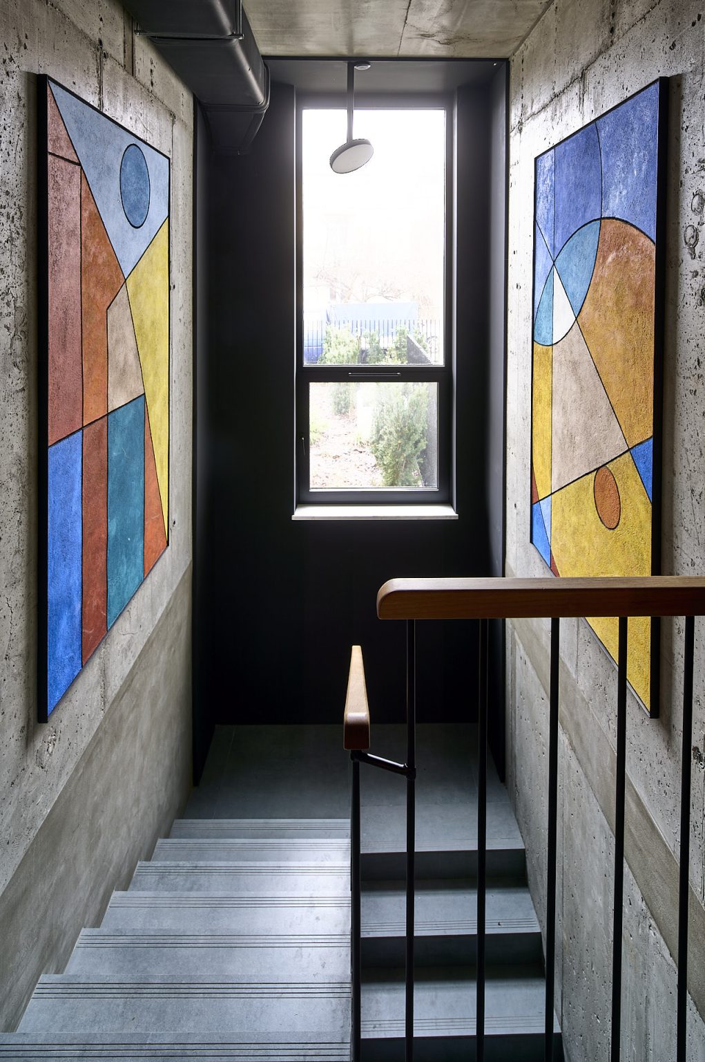 Marcin Bogusławski, sgraffito łączone z techniką krzemianową na podłożu przenośnym, 200 x 120cm, ul. Goplańska, Warszawa.