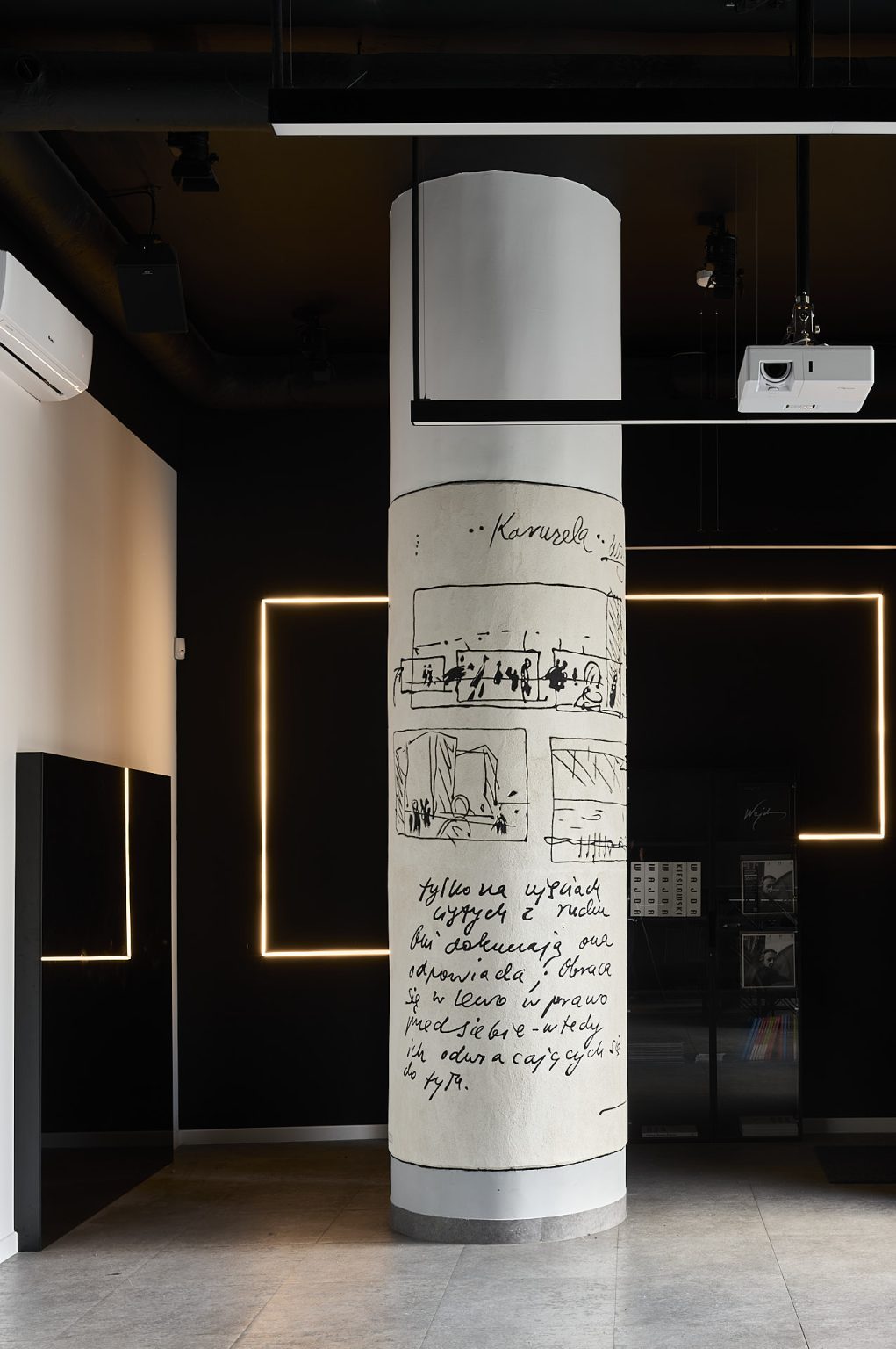 Marcin Bogusławski - sgraffito dwubarwne - 300 x 320 cm, Centrum Kultury Filmowej im. Andrzeja Wajdy. Al. Jerozolimskie 20, Warszawa.