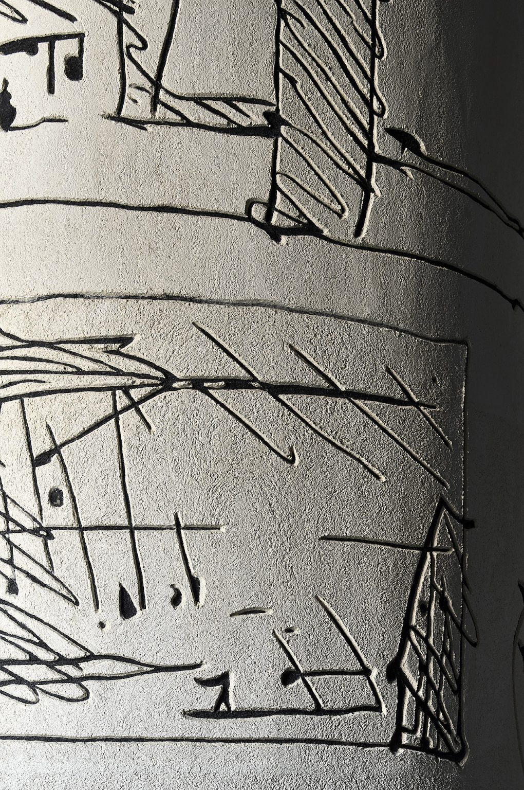 Marcin Bogusławski - sgraffito dwubarwne - 300 x 320 cm, Centrum Kultury Filmowej im. Andrzeja Wajdy. Al. Jerozolimskie 20, Warszawa.