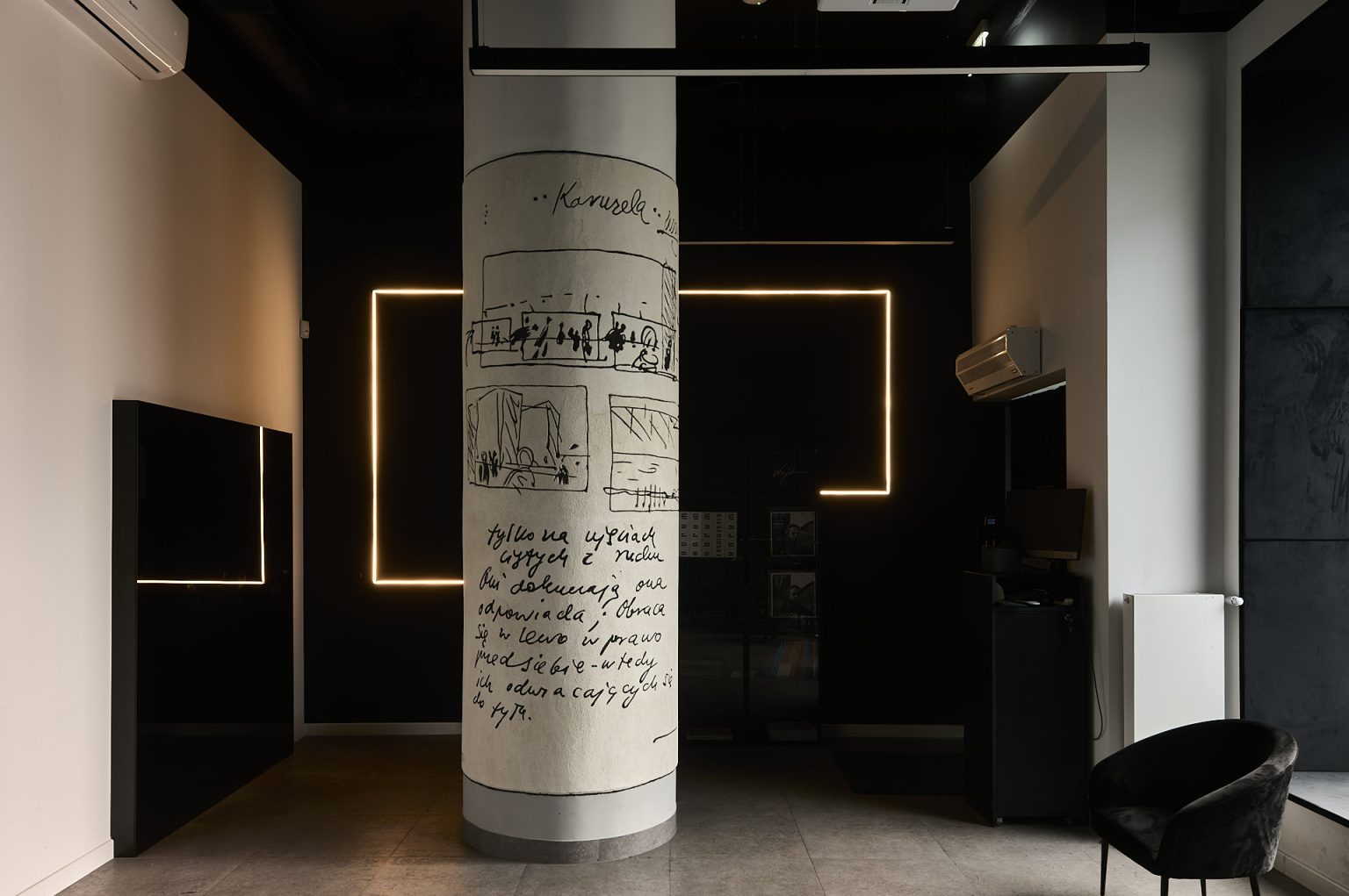 Marcin Bogusławski - sgraffito dwubarwne - 300 x 320 cm, Centrum Kultury Filmowej im. Andrzeja Wajdy. Al. Jerozolimskie 20, Warszawa.