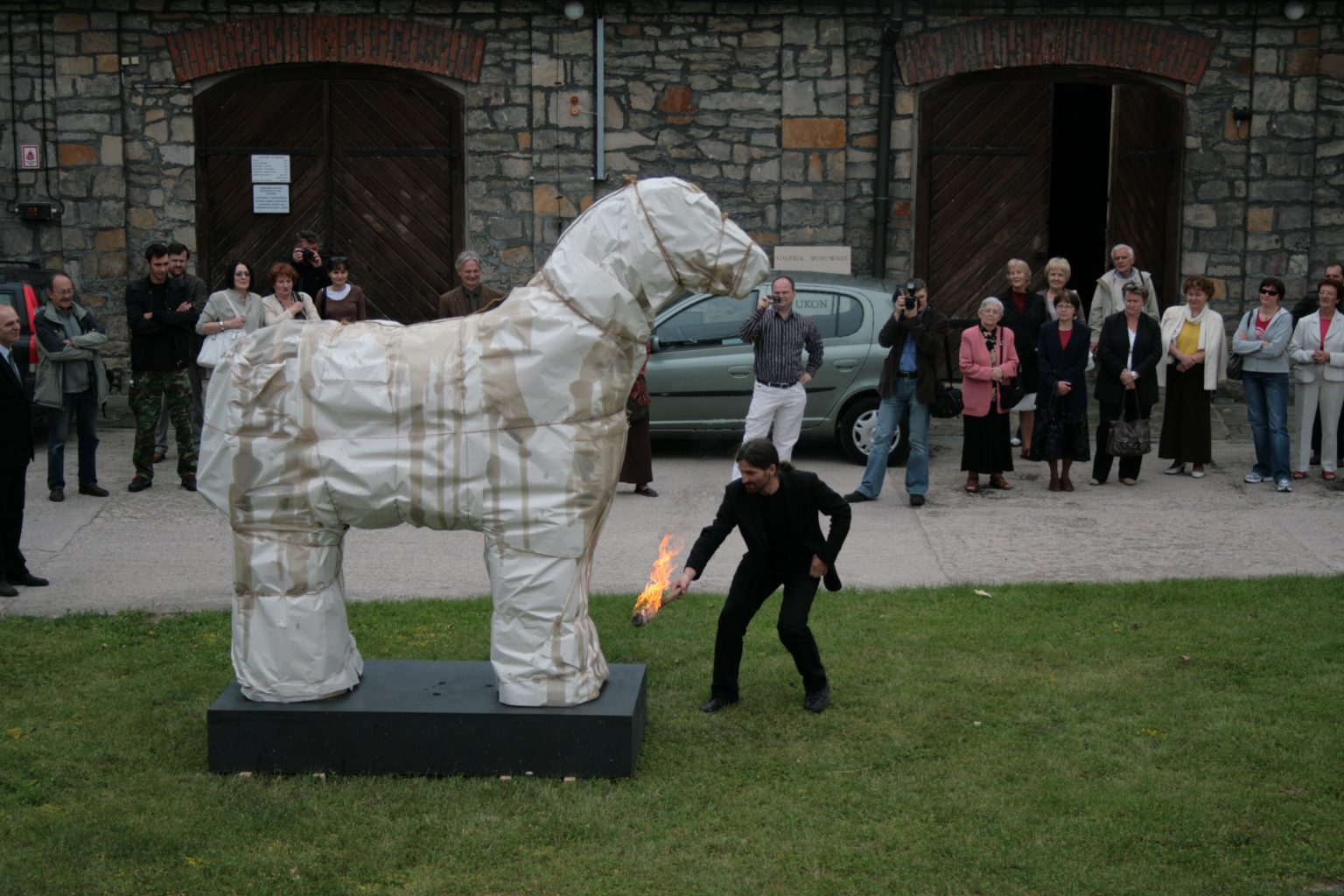 S.Brach, 16 Lustracja Konia Trojańskiego - rzeźba ceramiczna,290x255x75 2008 rok