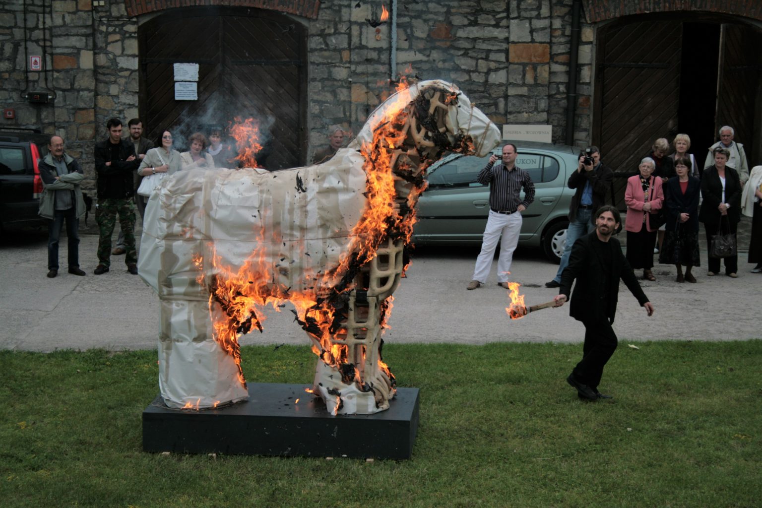 S.Brach, Lustracja Konia Trojańskiego - rzeźba ceramiczna,290x255x75 2008