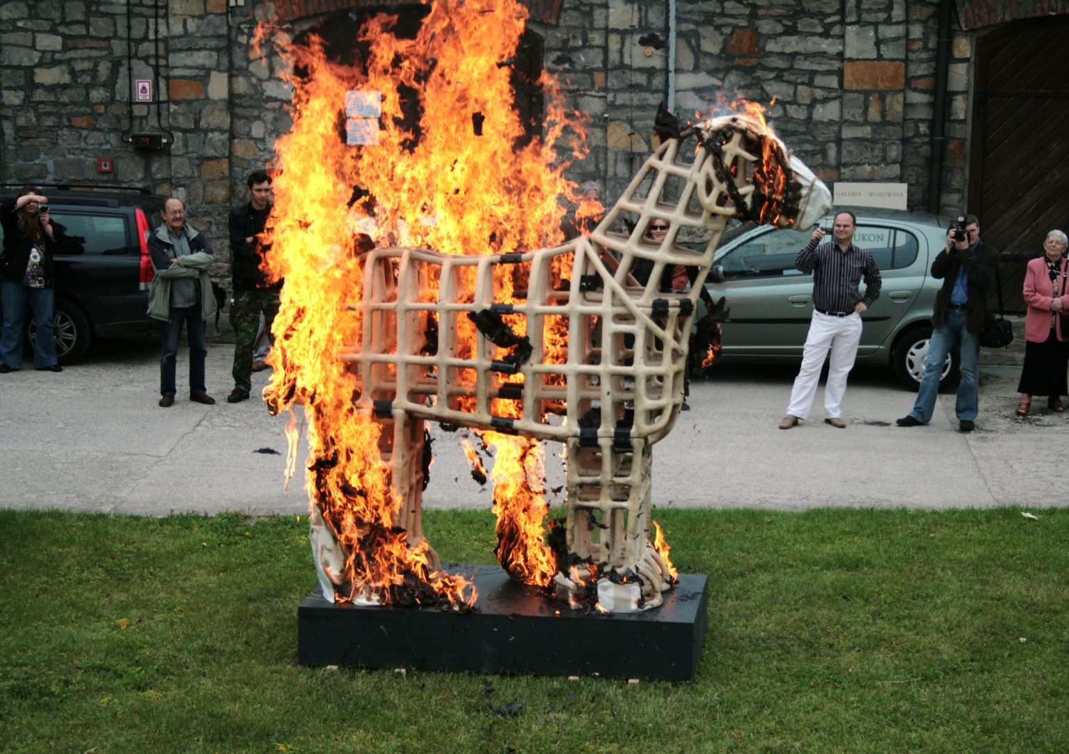 S.Brach, Lustracja Konia Trojańskiego - rzeźba ceramiczna,290x255x75 2008