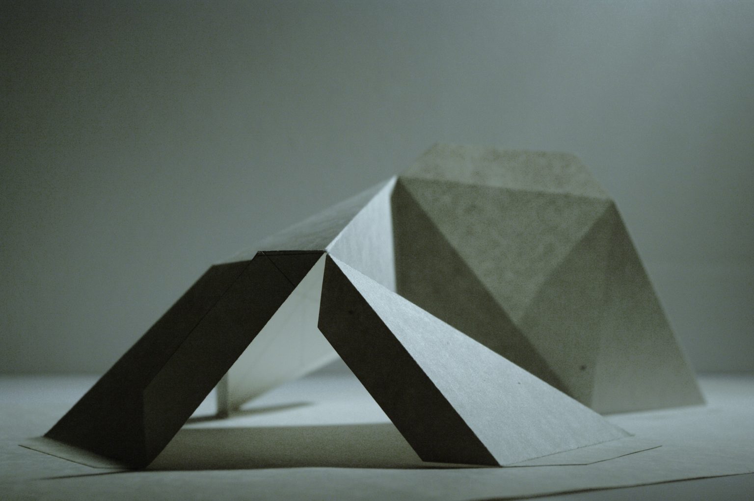 P. Mysera, OHEL, uprzestrzennienie znaku graficznego M. Gurowskiej BOX, 2012, fot. P. Mysera