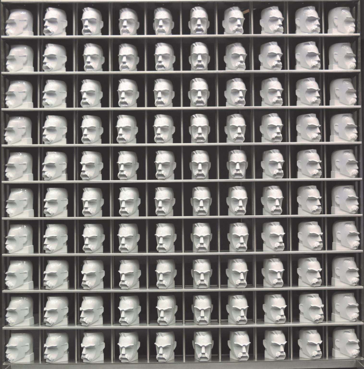 S.Brach, Ściana Wolności, porcelana, 2018