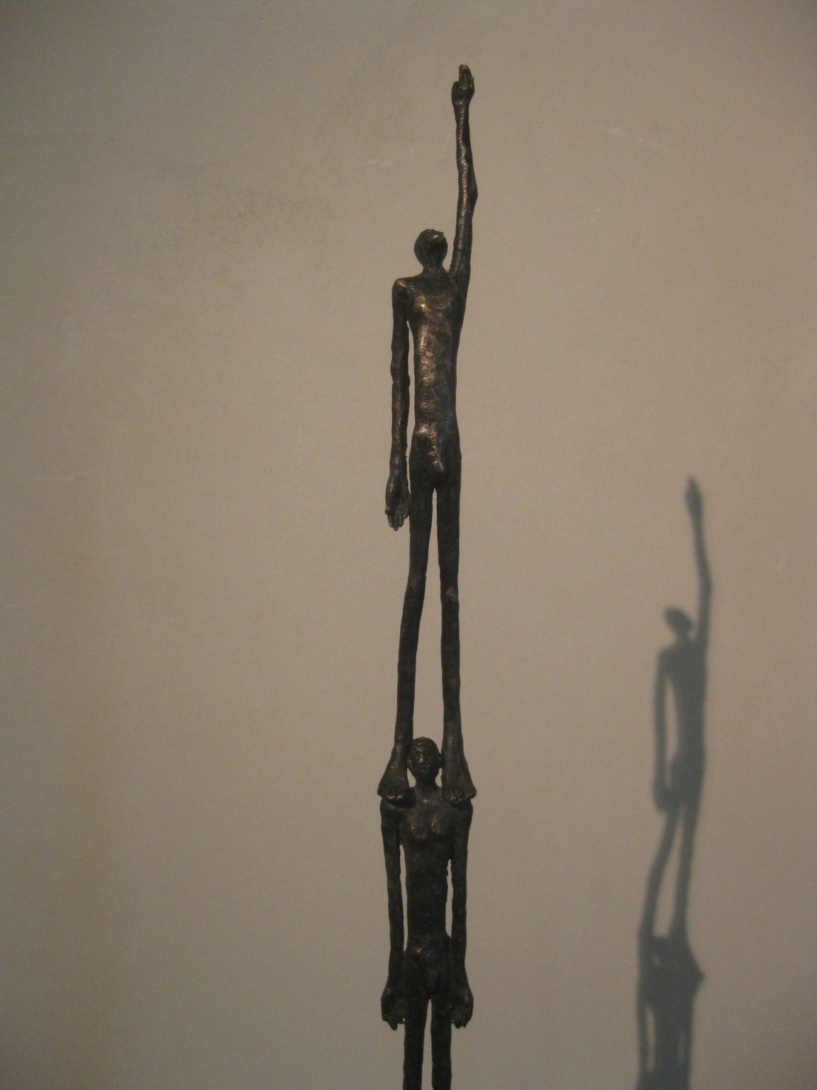 A.Łopiński, Z CYKLU "DROGA MLECZNA"
Rozmiar: 190 CM
Materiał: BRĄZ/KAMIEŃ/STAL