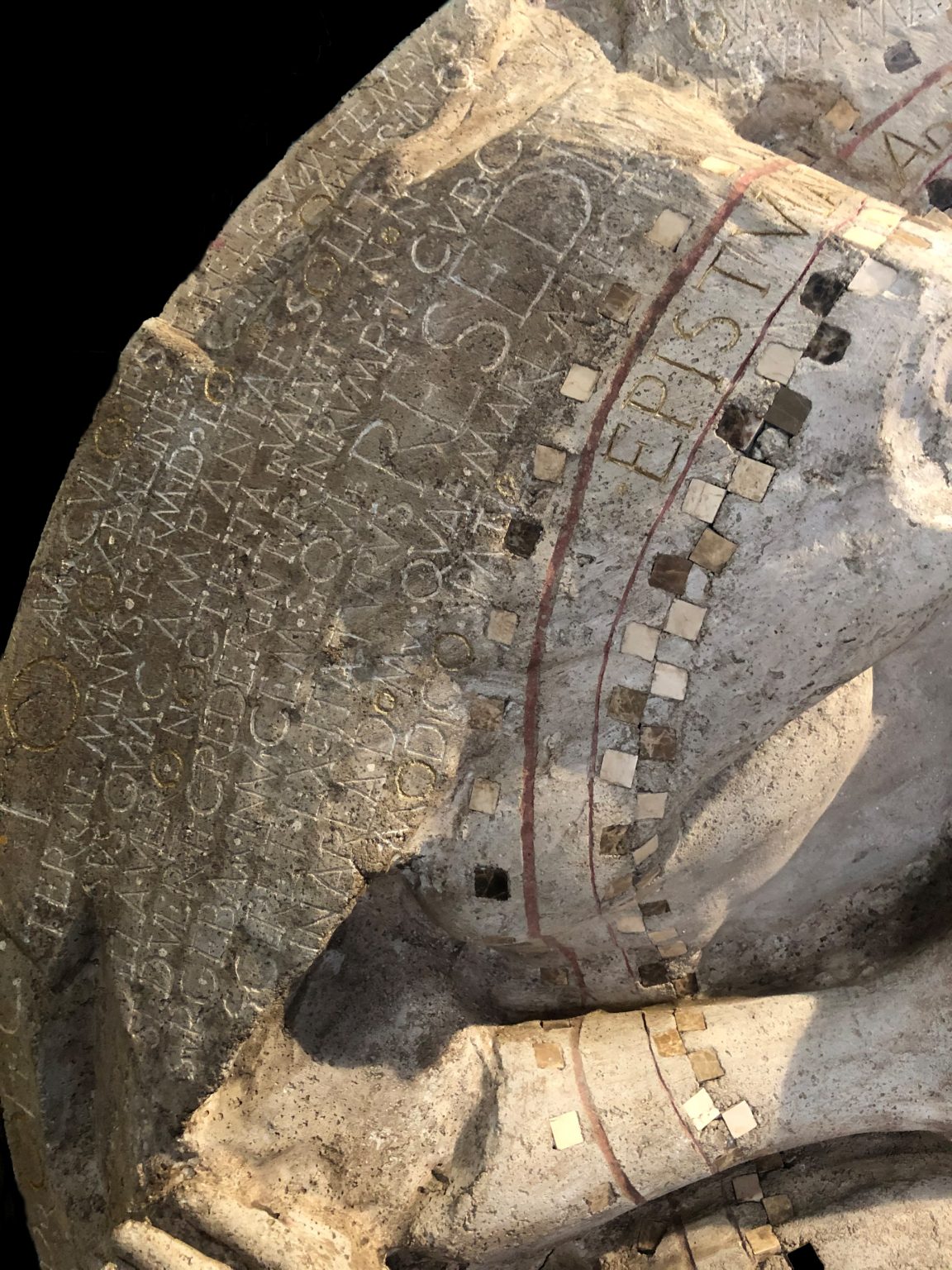 A.Kozak, Listy do Tacyta, beton, 2020