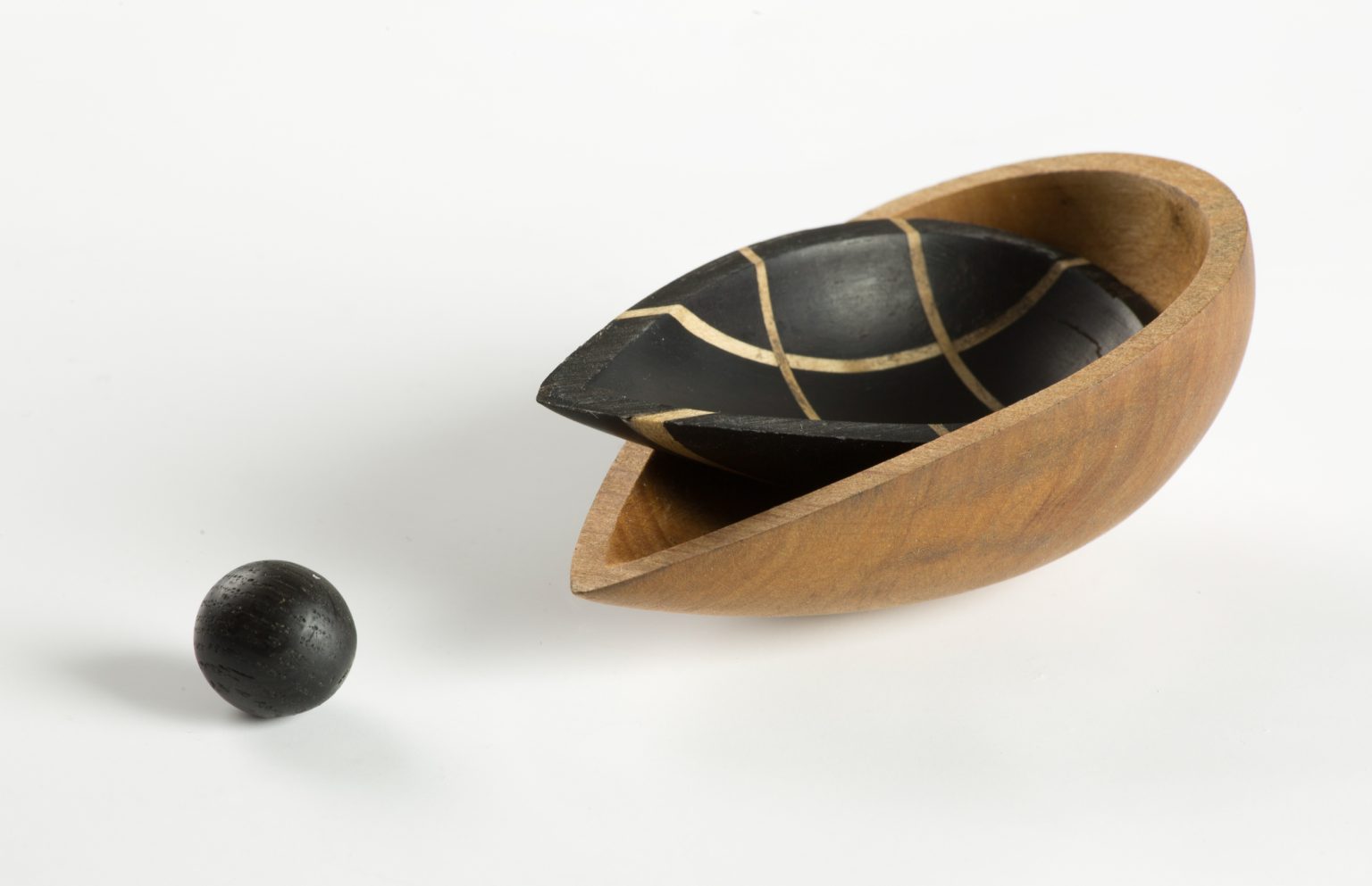 A.Kozak, Pestka, drewno, 2016