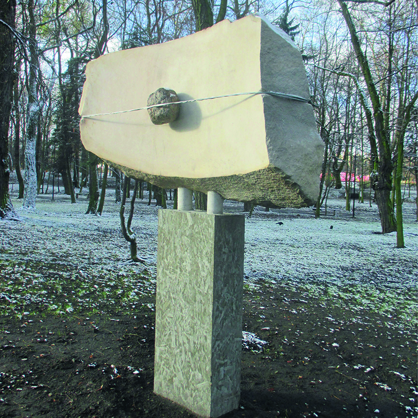 G.Witek, projekt i realizacja rzeźby plenerowej pt. ,,GRANICE ”, umiejscowionej w Alei
Pamięci Weteranów – Zawiercie, kamień piaskowiec, otoczak, element stalowy, wys. 250 cm, szer.
200 cm, grub. 60 cm, 2013