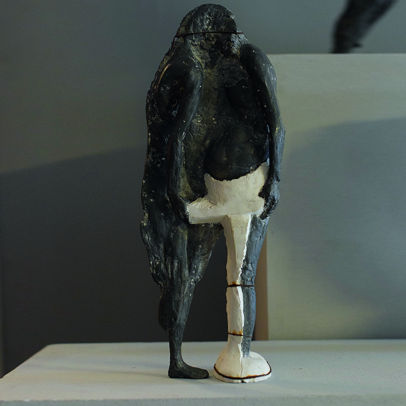 G.Witek, FIGURY Z CYKLU „DIALOG”, ołów, gips, wys. figury około 50 cm, od roku 2003 cykl w procesie powstawania