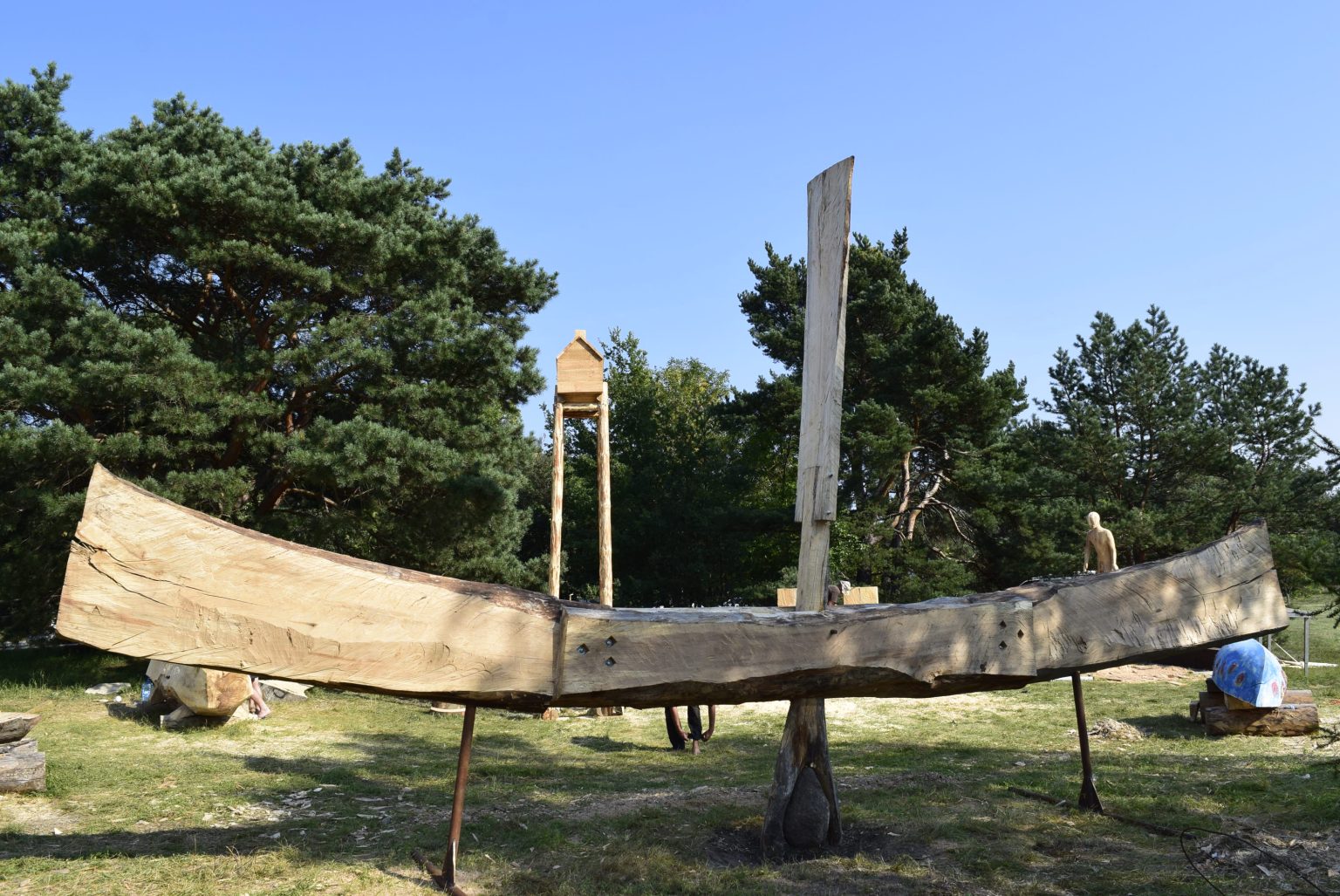 G.Witek, projekt i realizacja rzeźby plenerowej pt. ,,WAHADŁO ”- 4 międzynarodowy plener
rzeźby z drewna „MIGRANCI. SWOI? OBCY? ”- Gdańsk 2016