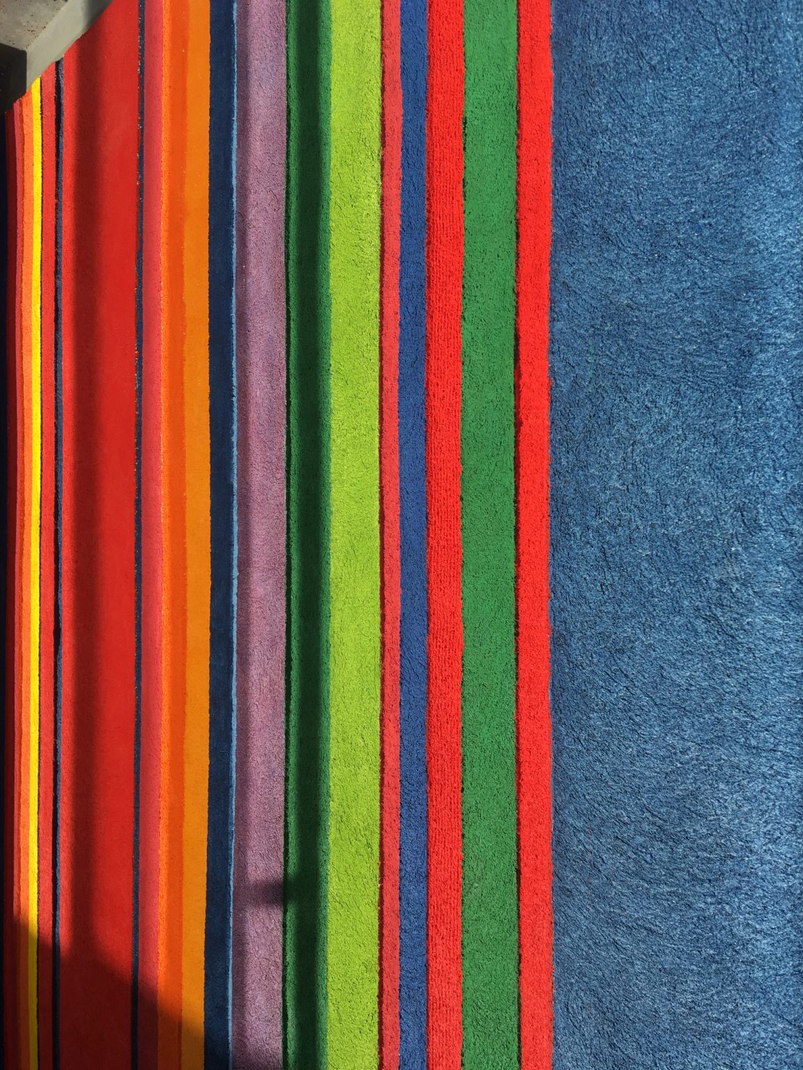 Marcin Bogusławski - sgraffito łączone z techniką krzemianową. Wymiary: Wysokość: 300 cm, Szerokość 530 cm