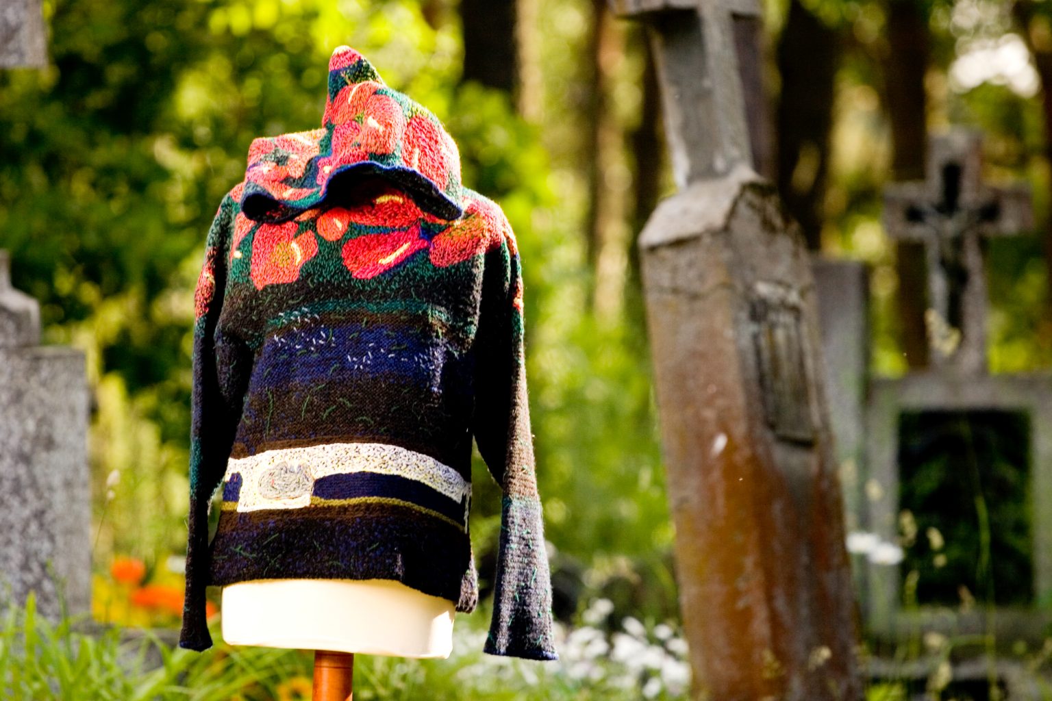 M.Dmitruk, bez tytulu, tk.unik.wyk.recz., 2003-2004, foto. D.Pawelec