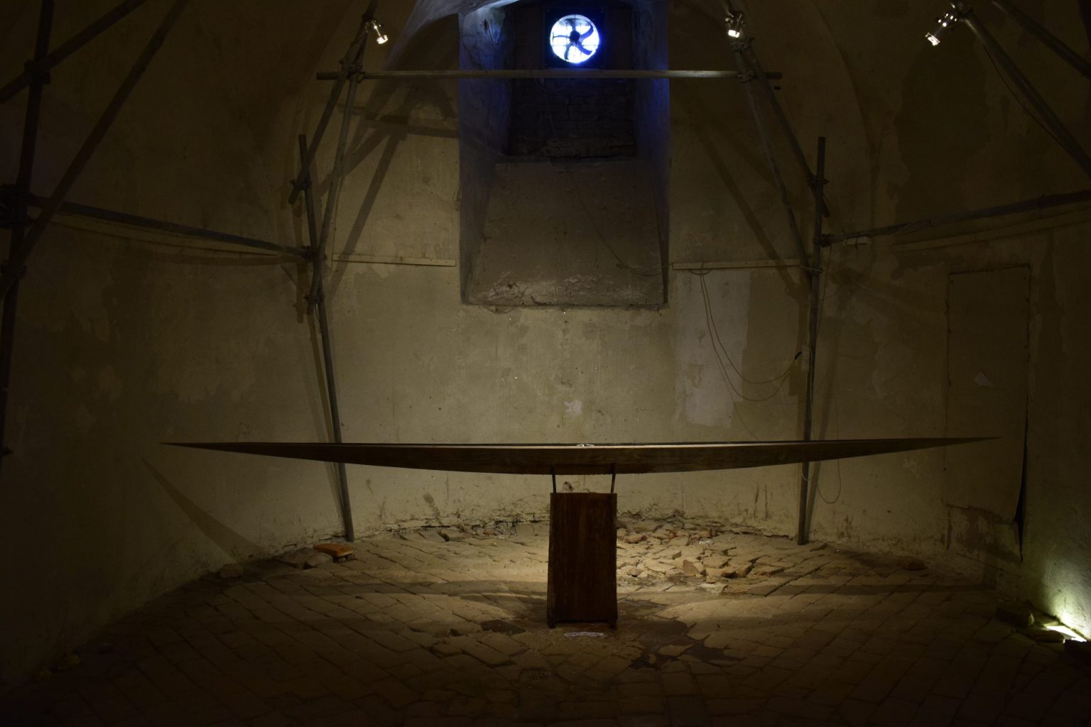 G.Witek, Z CYKLU OŁTARZE ,,DLA WODY”, podziemia kamedulskie, Bielany-Warszawa, 2019